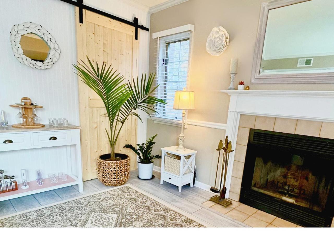נורוויץ' Luxury Villa- 3 Mins To Mohegan- Fully Stocked With Fireplace- Jacuzzi, Saltwater Pools, Sauna מראה חיצוני תמונה